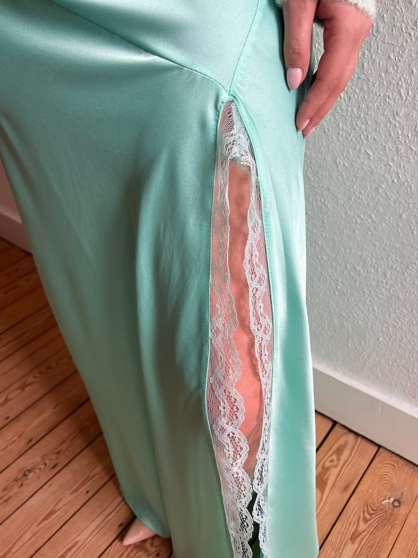 MINT SILKY LACE SKIRT